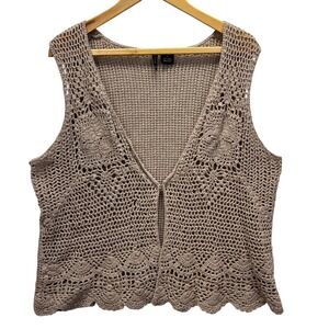 New Directions Woman Crochet Knit Vest Women 1X Tan Scalloped Boho Festival VTG